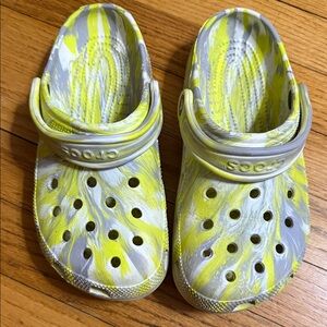 CROCS Kids Tie-Dye Style Clog in Yellow & Gray